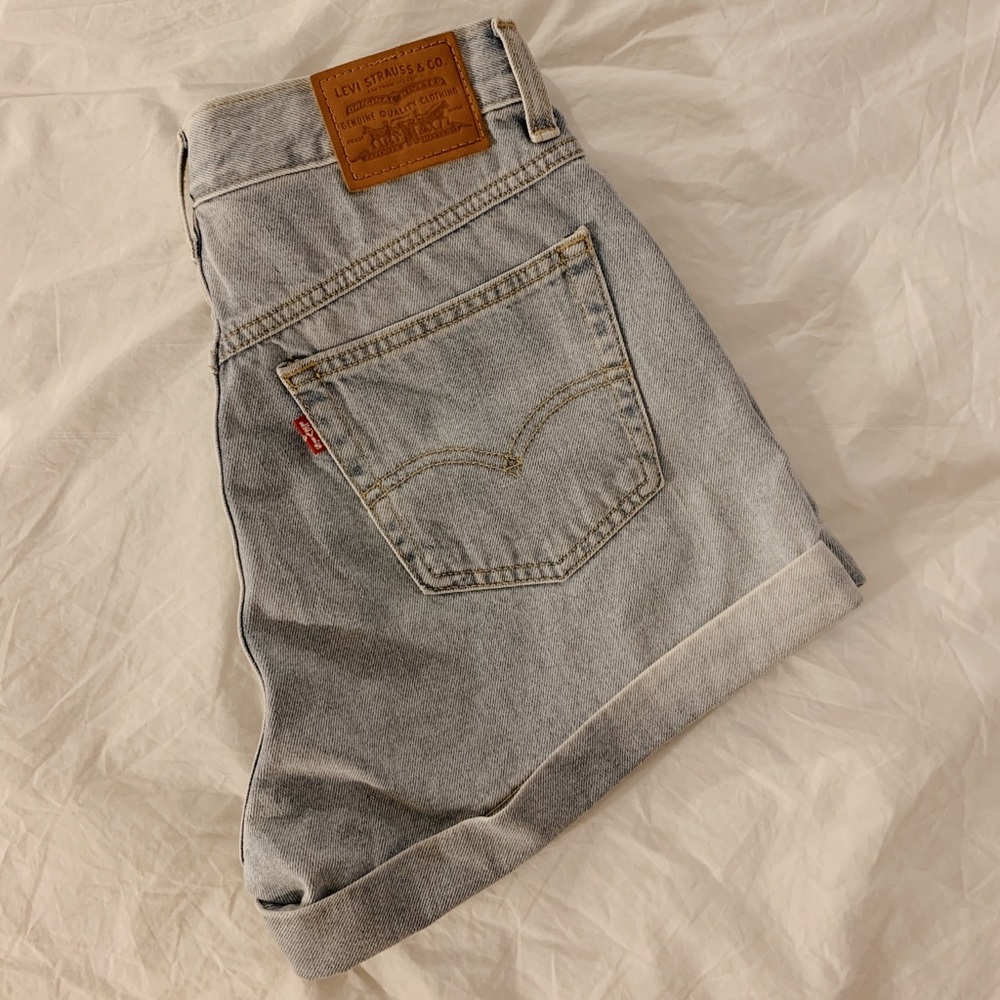 Levi’s // jean shorts